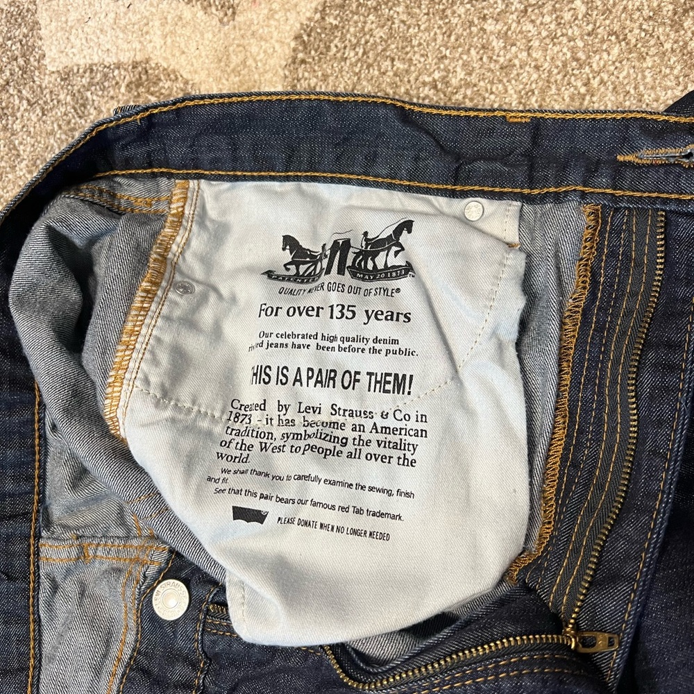 Men’s Levi’s 505 regular fit size 38 x 30 dark denim with accent stitching - Picture 5 of 8